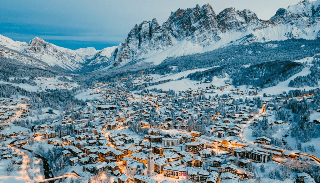 Cortina d'Ampezzo, Italia wisata salju indah