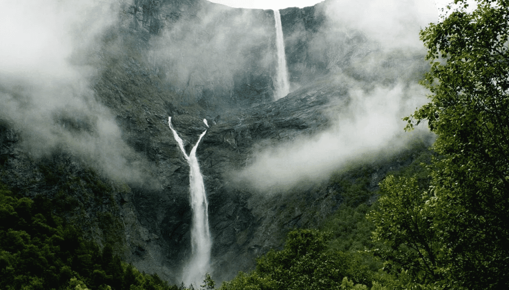 Vinnufossen waterfall