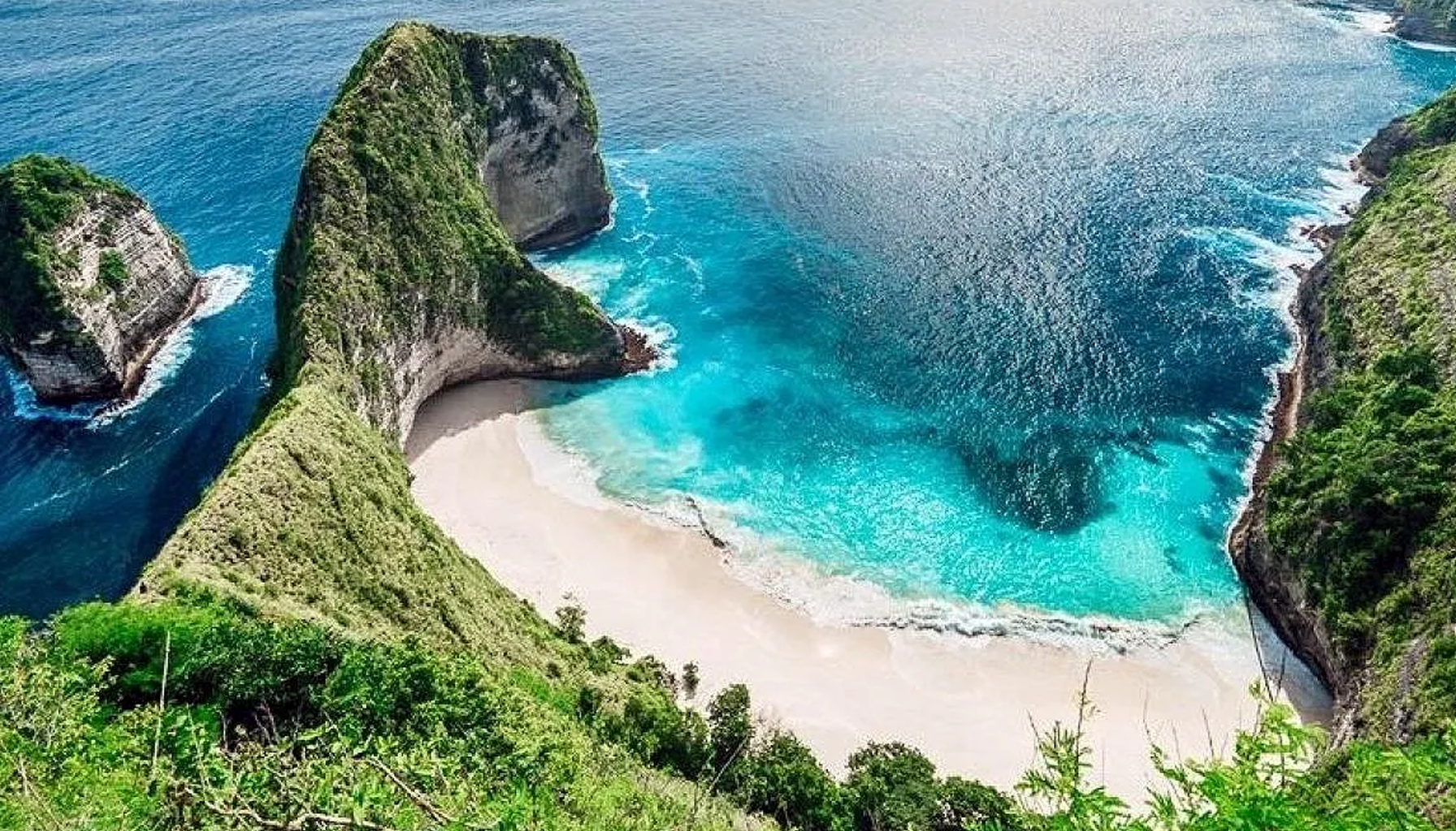 pantai tersembunyi nusa penida, bali